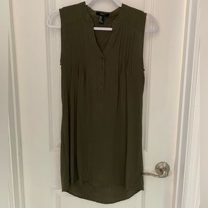 Forever 21 sleeveless dress. Size M. Pretty detailing. Great condition.